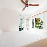 Bright 1-br Walk To The *