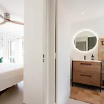 Lägenhet Bright 1-br Walk To The