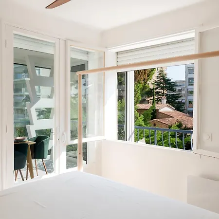 Bright 1-br Walk To The
