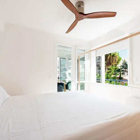 Bright 1-br Walk To The *