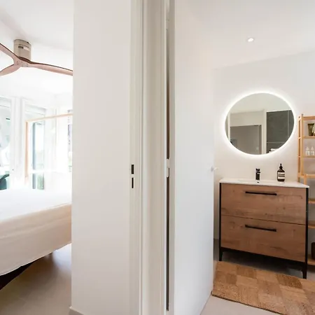 Daire Bright 1-br Walk To The