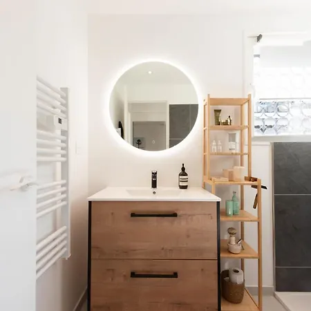 Bright 1-br Walk To The Daire