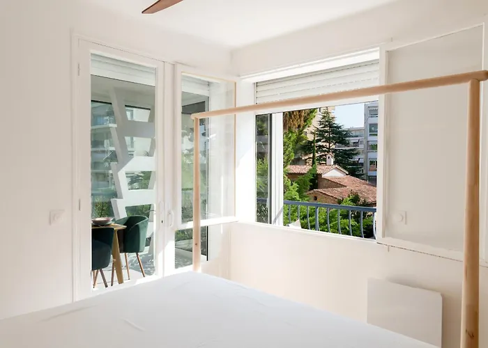 Bright 1-br Walk To The