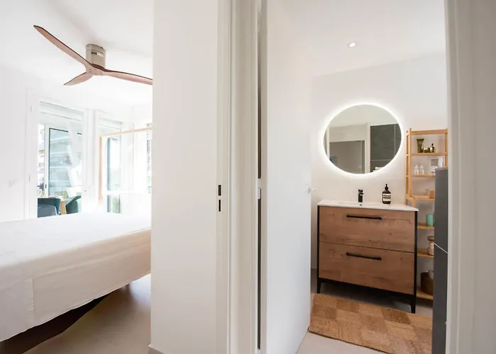 Daire Bright 1-br Walk To The