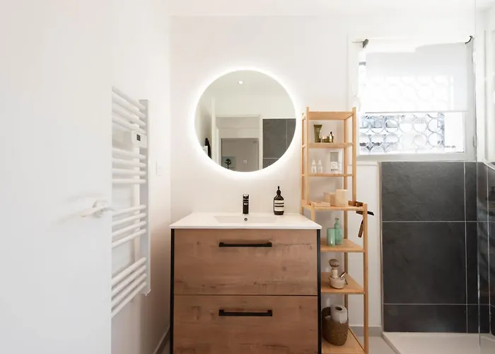 Bright 1-br Walk To The Daire