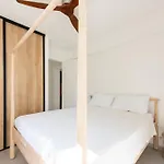 Апартаменты Bright 1-br Walk To The *